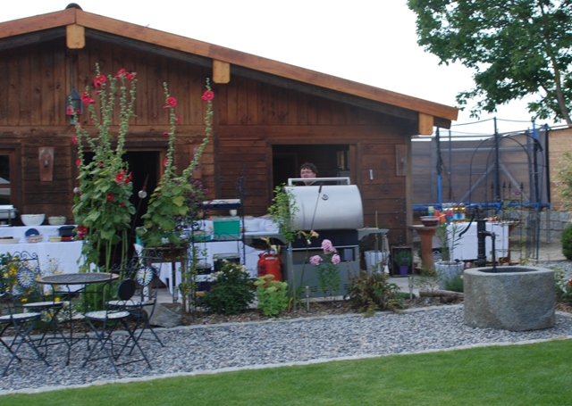 der Grill steht
