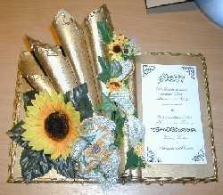 Goldbuch mit Sonnenblumen