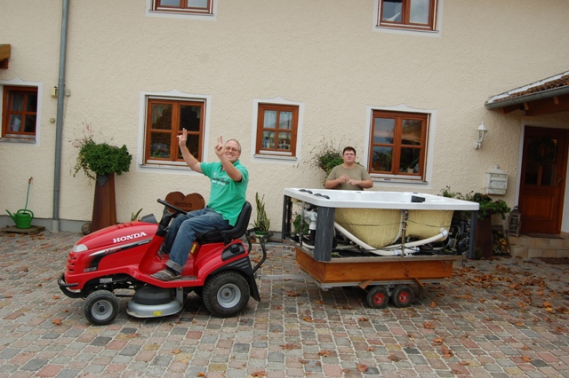 Der Whirlpool kommt ins Gartenhaus 