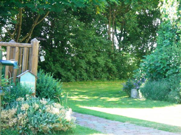 Am Gartenhaus rechts vorbei