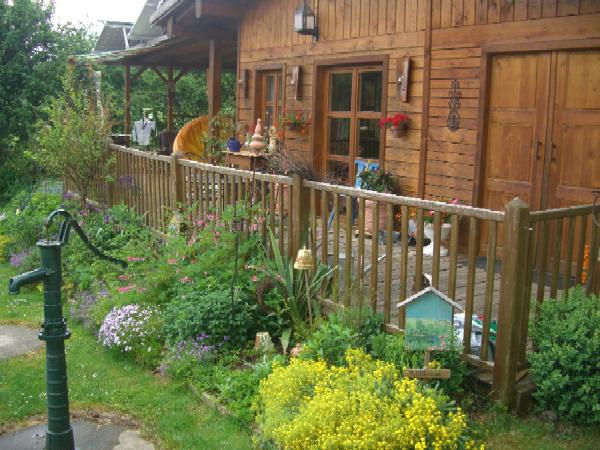 kleiner Hang vorm Gartenhaus