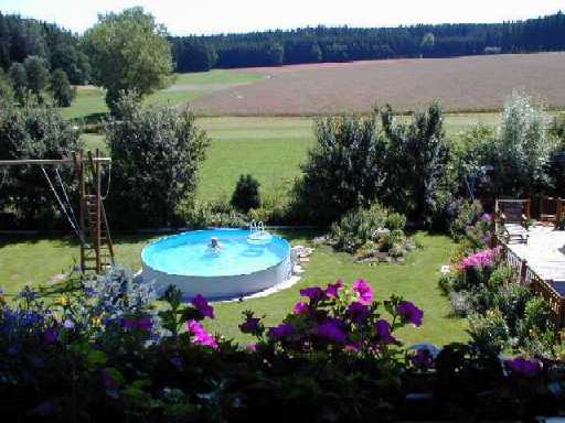 Unser Garten vom Balkon aus gesehen: