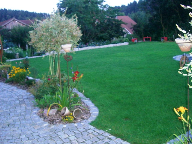 die neue ebene Rasenfl&auml;che