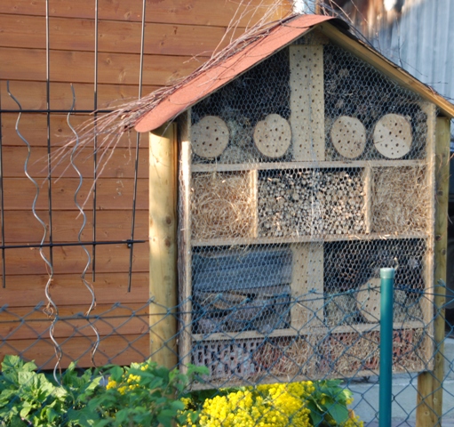 selbstgebautes Insektenhotel
