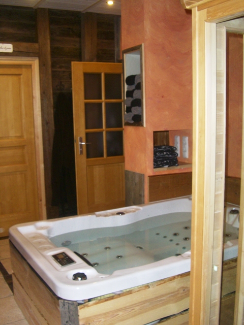 Whirlpool zwischen den S&auml;ulen